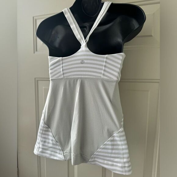 Lululemon Cross My Heart Tank Size 4 - Picture 7 of 11